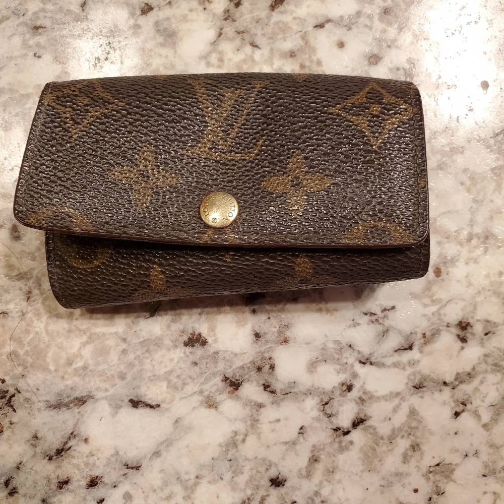 Louis Vuitton monogram  6 key holder